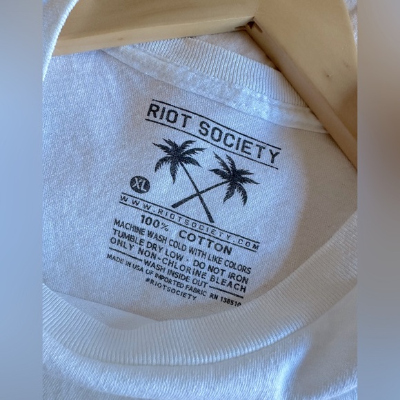 Riot society cotton tee, men’s size XL - Picture 2 of 2